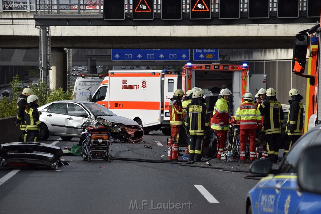 VU Auffahrunfall A 3 Rich Oberhausen kurz vor AS Koeln Dellbrueck P047.JPG - Miklos Laubert